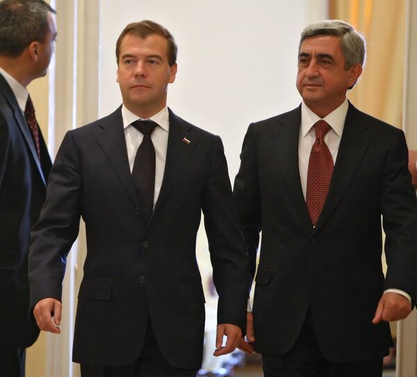 Президент России Дмитрий Медведев и президент Армении Серж Саргсян. Архив