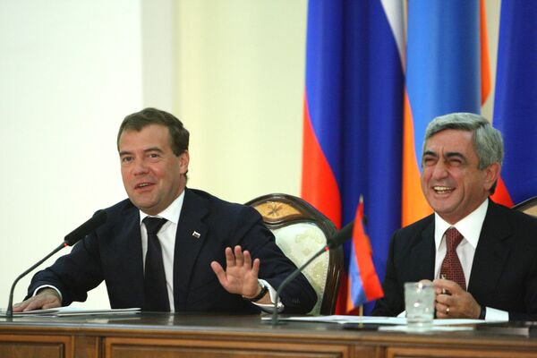 Подписанные на встрече Медведева с Сарксяном соглашения говорят о том, что Армения доверяет России, она не боится сотрудничества с нашей страной