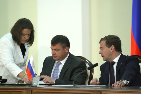 Россия и Армения подписали протокол о внесении изменений в двусторонний договор о российской военной базе в Гюмри