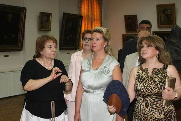 Супруга президента РФ С.Медведева посетила Национальную галерею Армении