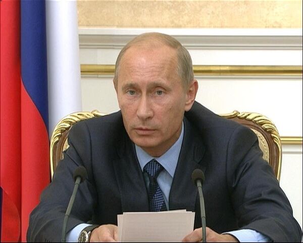 Путин: чиновников сократили на  4%, а расходы на них выросли на 6%