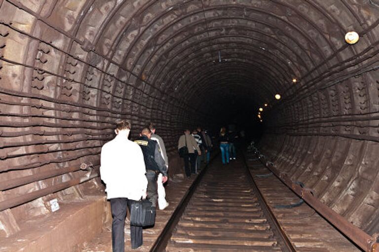 Энергетический коллапс в Петербурге. Пассажиры под землей