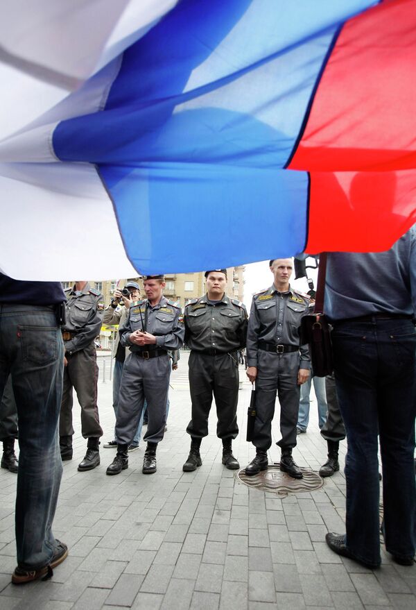 ОМОН не позволил оппозиции превратить митинг в Москве в шествие