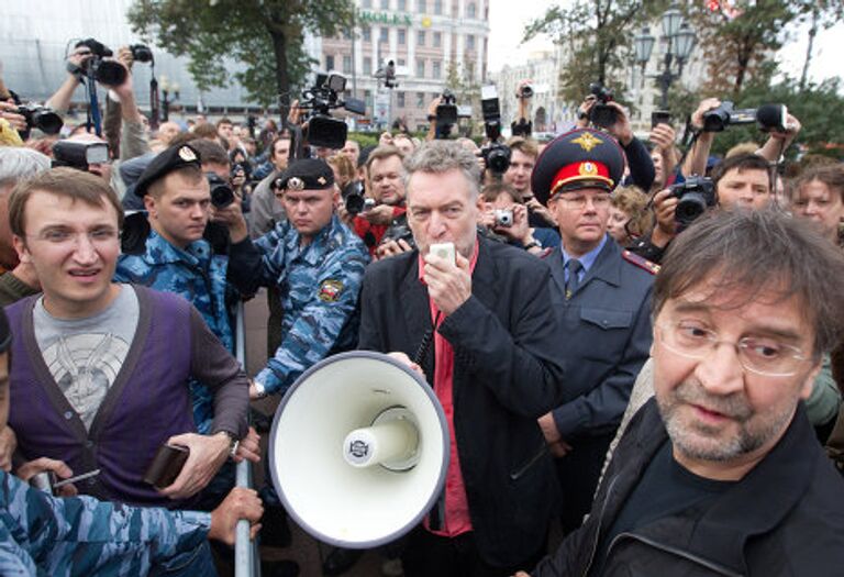 Акция в защиту Химкинского леса на Пушкинской площади в Москве