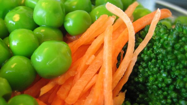 Зеленый горошек с овощами