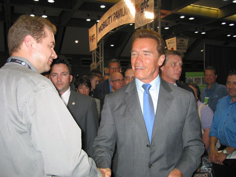 Владимир Чернявский и губернатор Калифорнии Арнольд Шварценеггер на выставке GTC West. Сакраменто, 2006-й год Владимир Чернявский и губернатор Калифорнии Арнольд Шварценеггер на выставке GTC West. Сакраменто, 2006-й год - РИА Новости, 1920, 21.08.2025