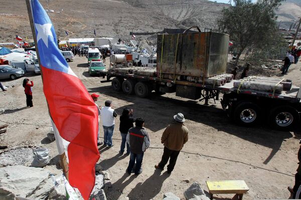 Поисково-спасательные работы в Чили, где в шахте оказались заблокированы 33 горняка