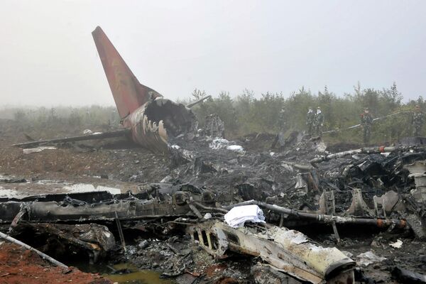 Пассажирский самолет разбился на северо-востоке Китая,
