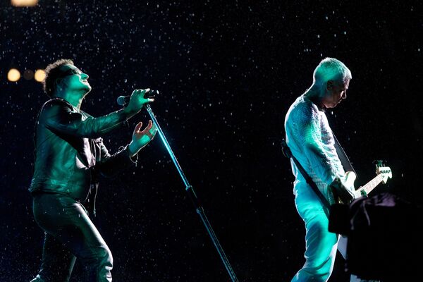 Концерт ирландской группы U2 в рамках мирового тура 360 Degree. Архив