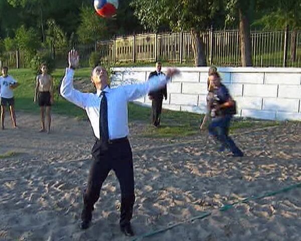 Путин сыграл в пляжный волейбол в Хабаровске