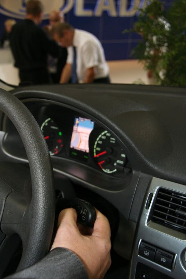 Для управления навигационной системой в Lada Priora используется правый подрулевой переключатель - ММАС 2010