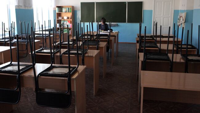 Пустой класс в школе. Архивное фото