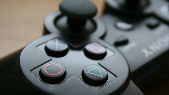 Джойстик для Sony PlayStation. Архивное фото