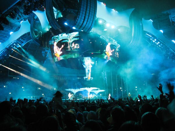 Концерт U2 в Лужниках
