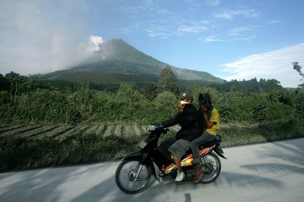 На Суматре произошло извержение вулкана