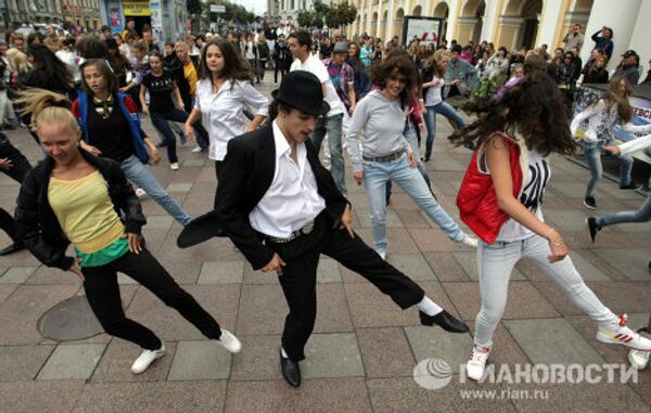 Акция в честь Дня рождения Майкла Джексона прошла в Санкт-Петербурге