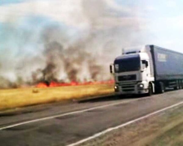 В Волгоградской области продолжают гореть поля
