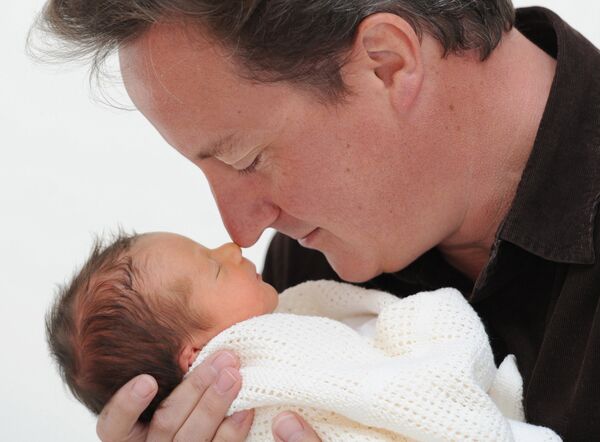 Премьер-министр Великобритании Дэвид Кэмерон с дочерью
