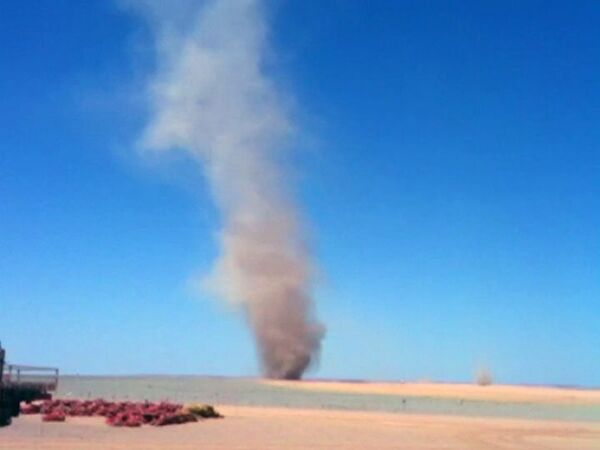 Гигантский песчаный смерч пронесся по пустыне Сахара