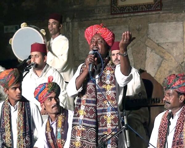 Суфийские музыканты из разных стран перепели древние тексты