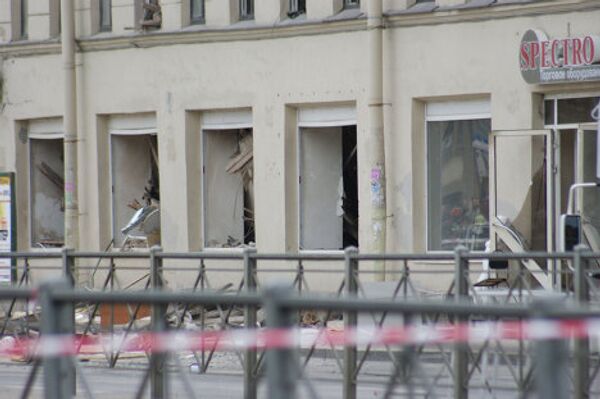 завод красный треугольник наб. красный треугольник спб обводный канал. пятиэтажки без балконов фото. лиговский 117 литер г. обрушение дома в 1979 ленинград кустодиева.