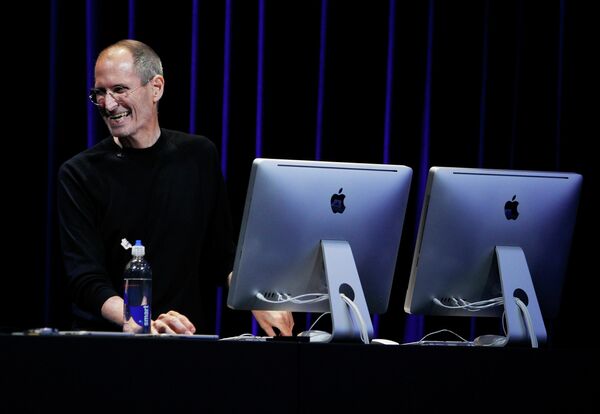 Глава корпорации Apple Стив Джобс на презентации новинок компании