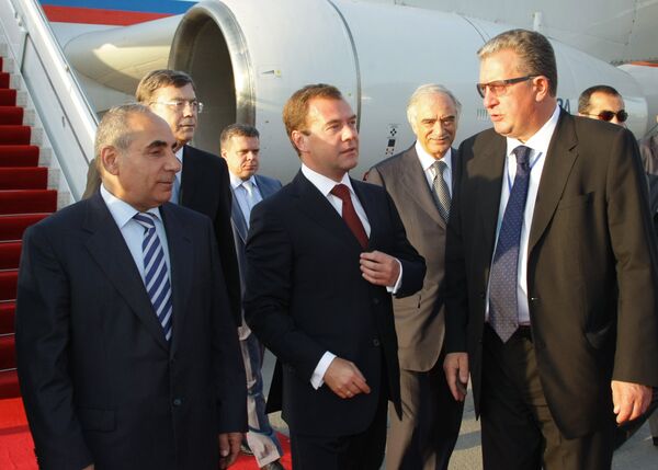 Президент России Дмитрий Медведев прибыл в Баку