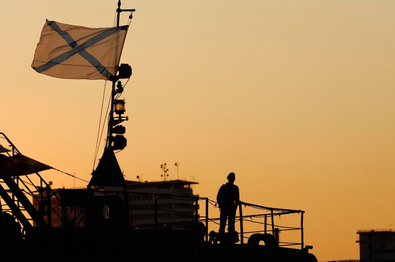 Крейсер-музей Михаил Кутузов в порту Новороссийска