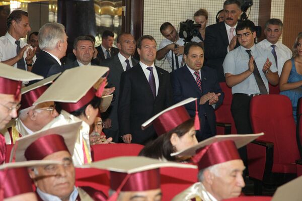 Президент РФ Дмитрий Медведев посетил Бакинский государственный университет
