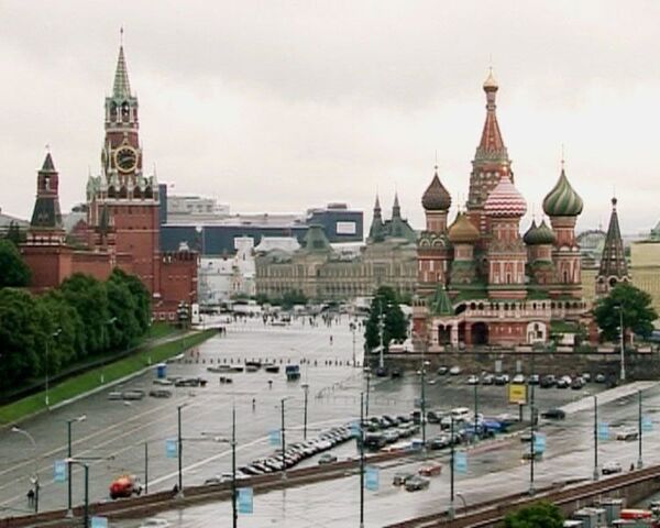 Художник превратил Москву в тихий городок
