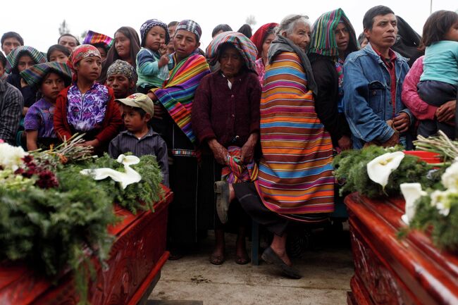 Похороны жертв оползней в Гватемале