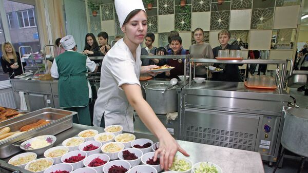 Работа столовой-пекарни в средней школе № 1 города Светлогорска Калининградской области