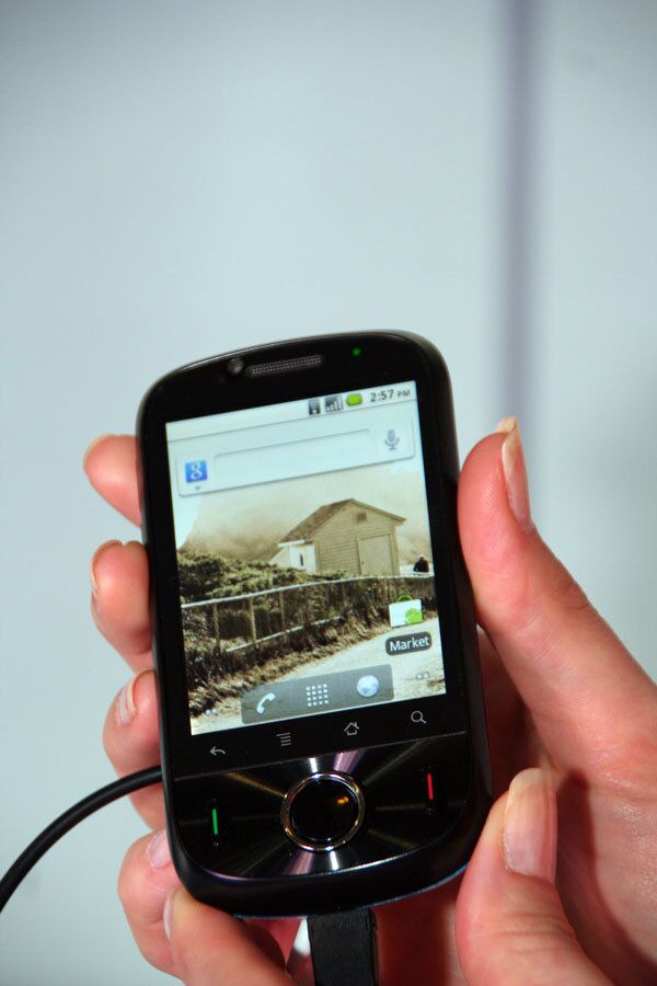 Смартфон начального уровня Huawei Ideos на базе новейшей Android 2.2