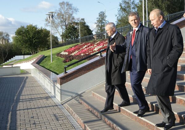 Премьер-министр РФ Владимир Путин посмотрел набережную Ижевского водохранилища