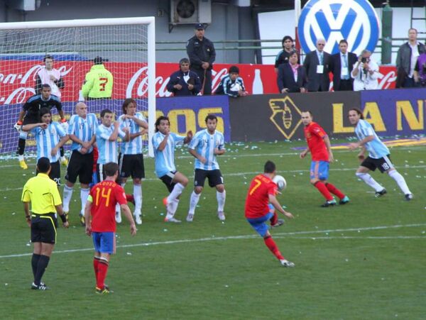 Игровой момент товарищеского матча Аргентина-Испания