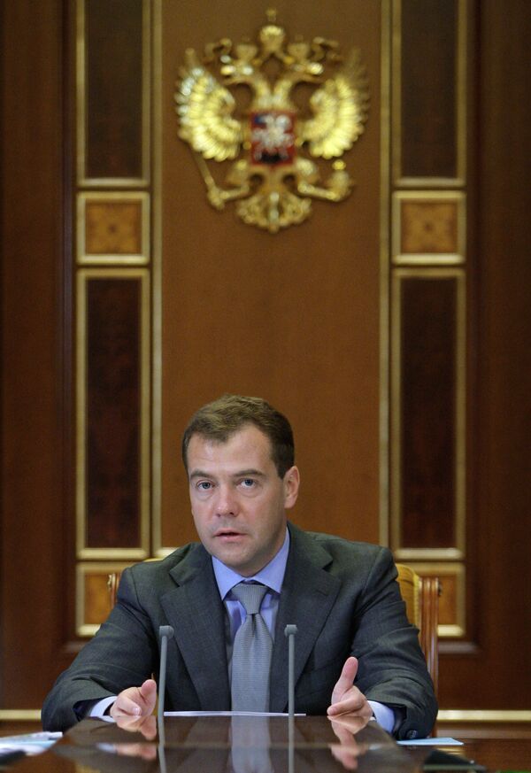Медведев поручил подготовить предложения по страхованию от пожаров