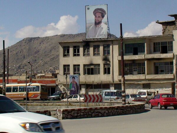 Портрет Ахмадшаха Масуда на здании в центре города