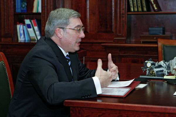 Губернатор Новосибирской области В.Толоконский во время встречи с премьер-министром РФ В. Путиным