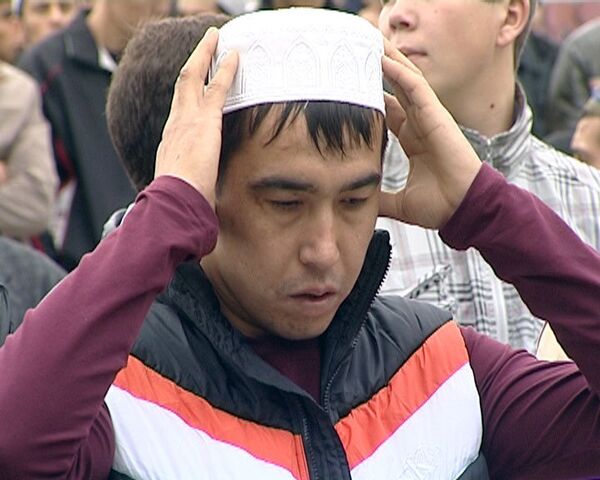 Праздник Ураза-Байрам в Москве отметили тысячи мусульман