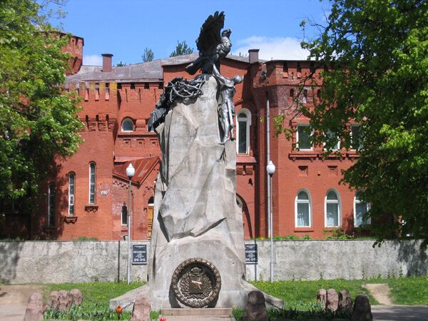 МЧС передало музею ВОВ в Смоленске исторические предметы, обнаруженные в русле Днепра