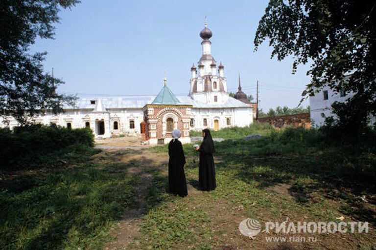 Вид на Толгский монастырь