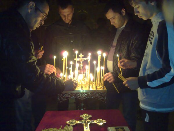 Жители Северной Осетии в память о погибших в теракте зажгли свечи