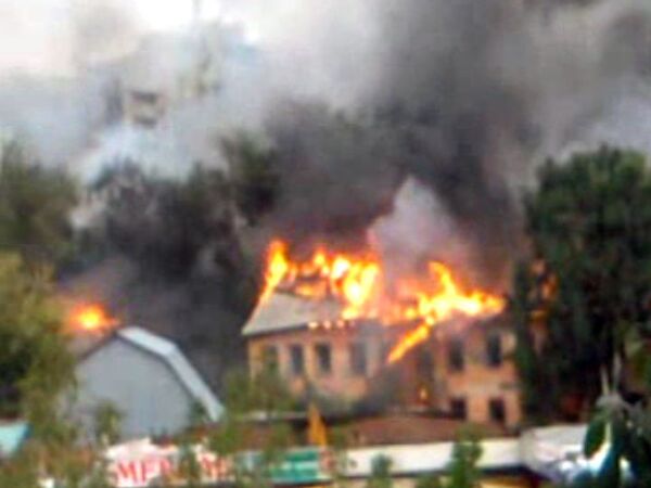 Пожар в домах в Барнауле