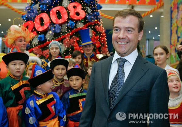 Дмитрий Медведев посетил новогоднюю елку в Кремле