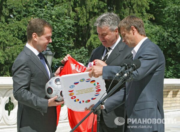 Президент РФ встретился с игроками сборной России по футболу