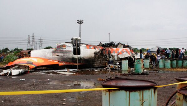 Самолет венесуэльской государственной авиакомпании Conviasa упал недалеко от города Пуэрто-Ордас на юго-востоке страны