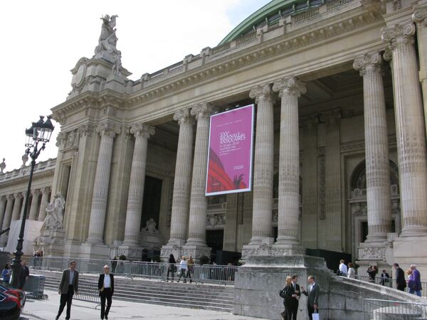 Вход на Биеннале Антикваров, которое проходит в парижском Гран-Пале