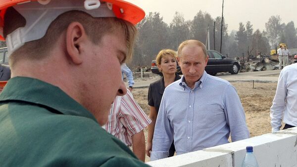 Премьер-министр РФ Владимир Путин ознакомился с ходом работ по застройке пострадавших от лесных пожаров районов