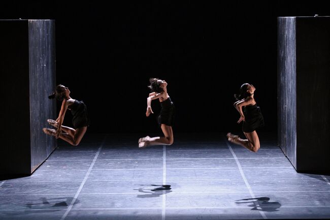 Прогон балета А дальше - тысячелетие покоя хореографа Анжелена Прельжокажа в Большом театре