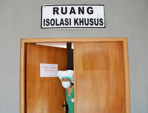 Один из инженеров, заболевших в Индонезии, выписан из больницы